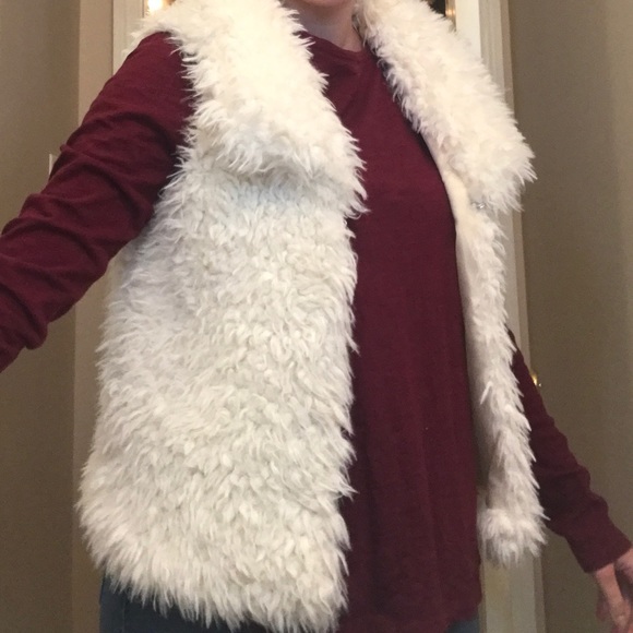 Faux fur vest - Picture 2 of 5